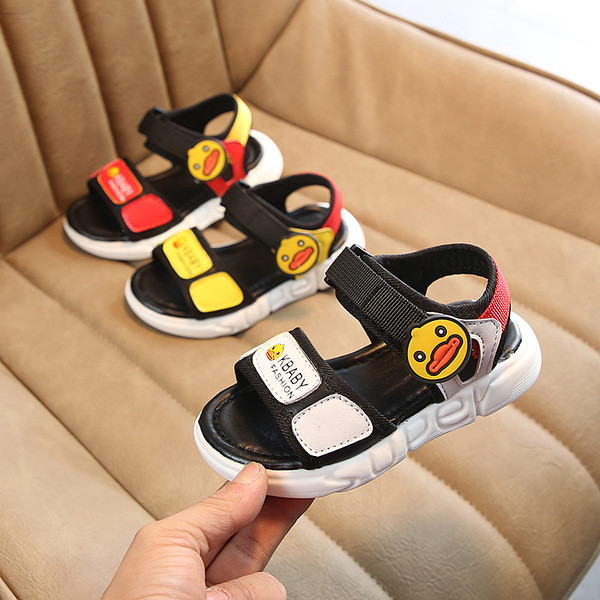 Modern gyerekszandál fiúknak, rátéttel, három színben