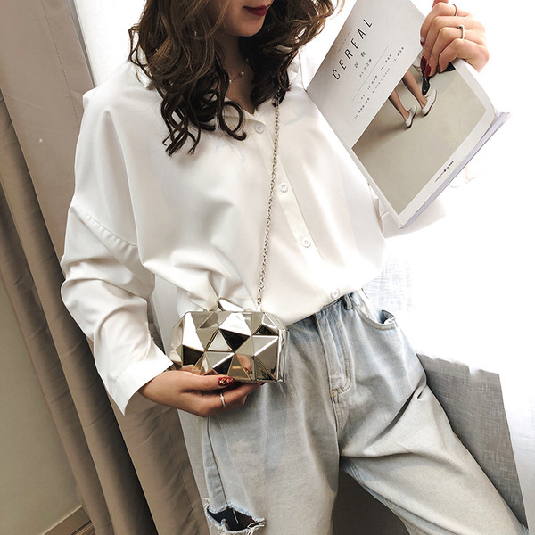 Stílusos mini női táska három színben, hosszú fémlánccal