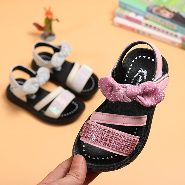 Modern gyerekszandál lányoknak kövekkel és szalaggal