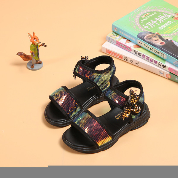 Modern gyerekszandál lányoknak 3D elemmel, két színben