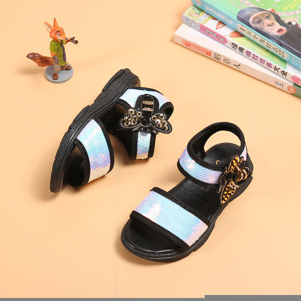 Modern gyerekszandál lányoknak 3D elemmel, két színben