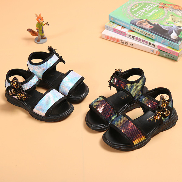 Modern gyerekszandál lányoknak 3D elemmel, két színben