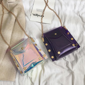 Geantă de mână elegantă în trei culori, cu elemente metalice și un lanț metalic lung