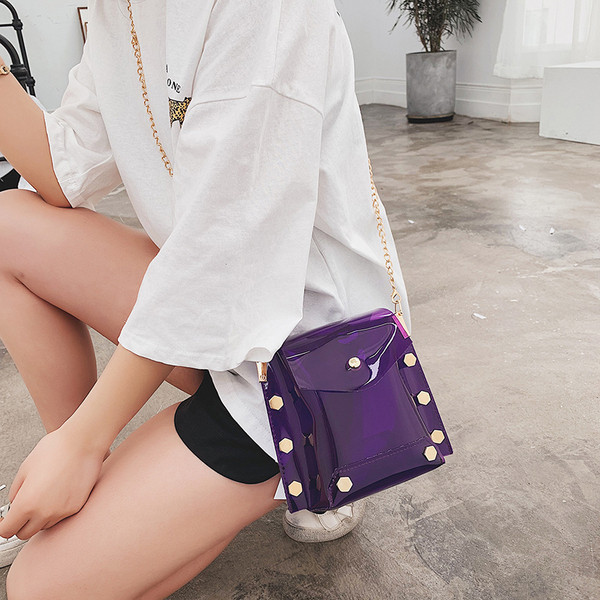 Geantă de mână elegantă în trei culori, cu elemente metalice și un lanț metalic lung