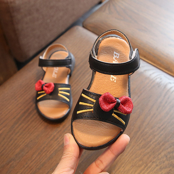 Modern gyerekszandál lányoknak szalaggal és matricával