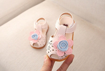 Modern gyerekszandál lányoknak műbőrből 3D-vel
