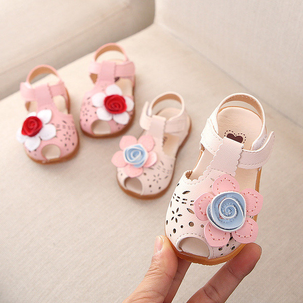 Modern gyerekszandál lányoknak műbőrből 3D-vel