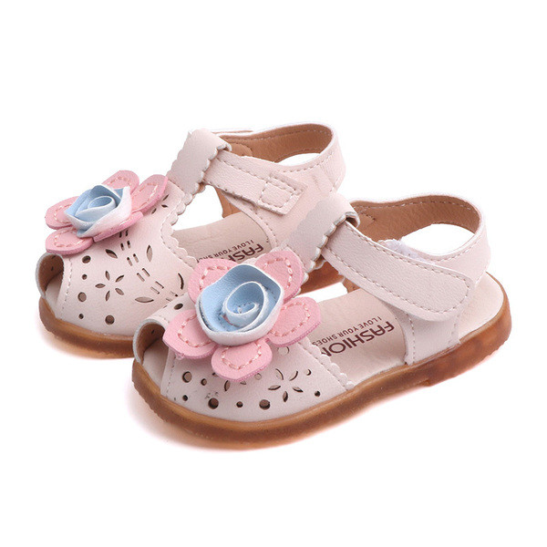 Modern gyerekszandál lányoknak műbőrből 3D-vel