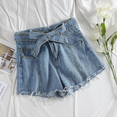 Pantaloni scurți din denim cu talie înaltă și curea în culori deschise și închise