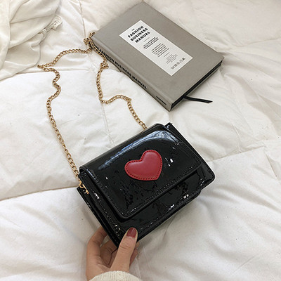 Modern női táska eko bőrből, hosszú fémlánccal két méretben