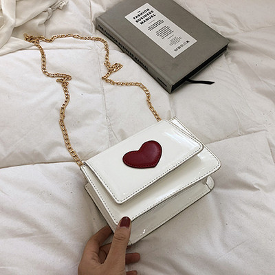 Modern női táska eko bőrből, hosszú fémlánccal két méretben