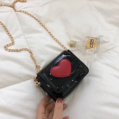 Modern női táska eko bőrből, hosszú fémlánccal két méretben