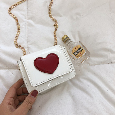 Modern női táska eko bőrből, hosszú fémlánccal két méretben