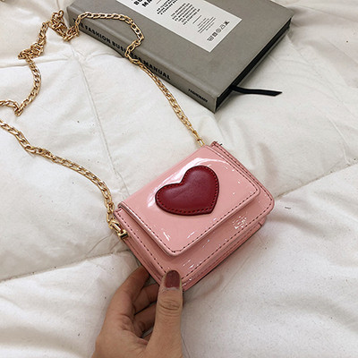 Modern női táska eko bőrből, hosszú fémlánccal két méretben