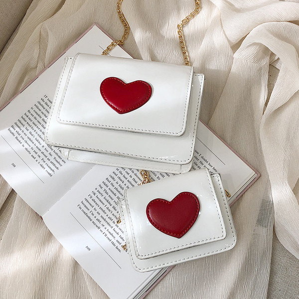 Modern női táska eko bőrből, hosszú fémlánccal két méretben