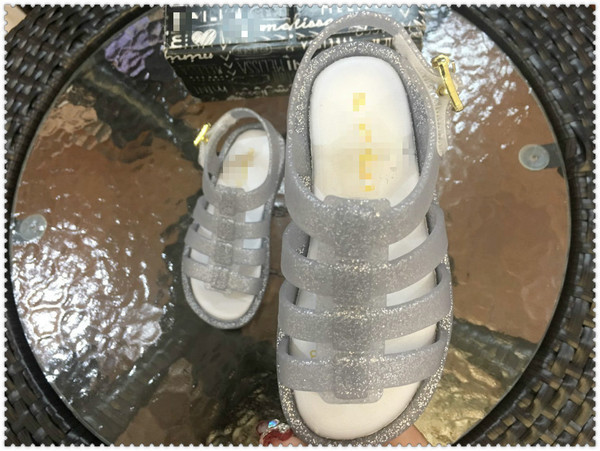 Modern szilikon gyerekszandál lányoknak különböző színekben