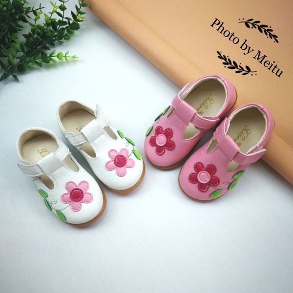 Modern tavaszi gyerekcipő két színben virág rátéttel