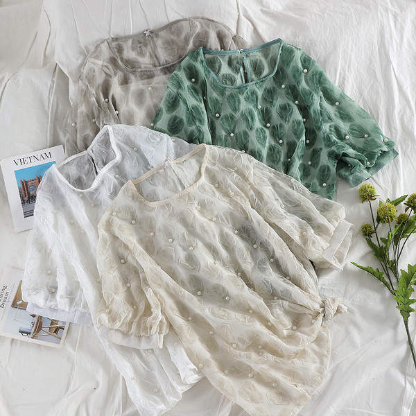 Stílusos női blúz rövid ujjal és gyöngyökkel több színben