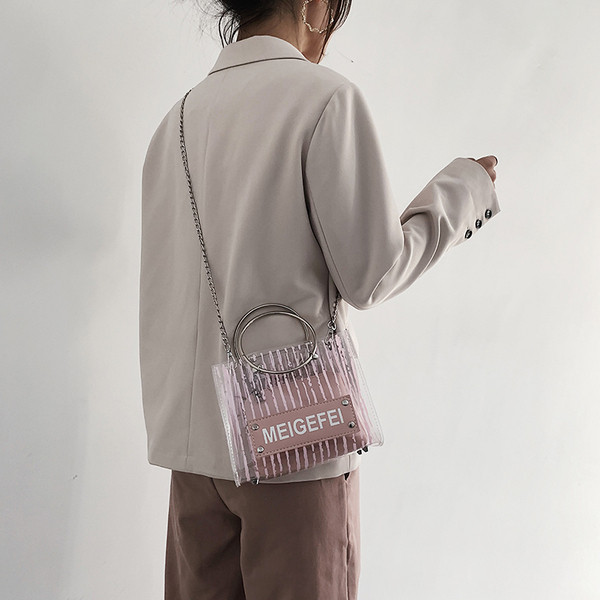 Modern női táska átlátszó huzattal és három színben, rövid és hosszú fém fogantyúval