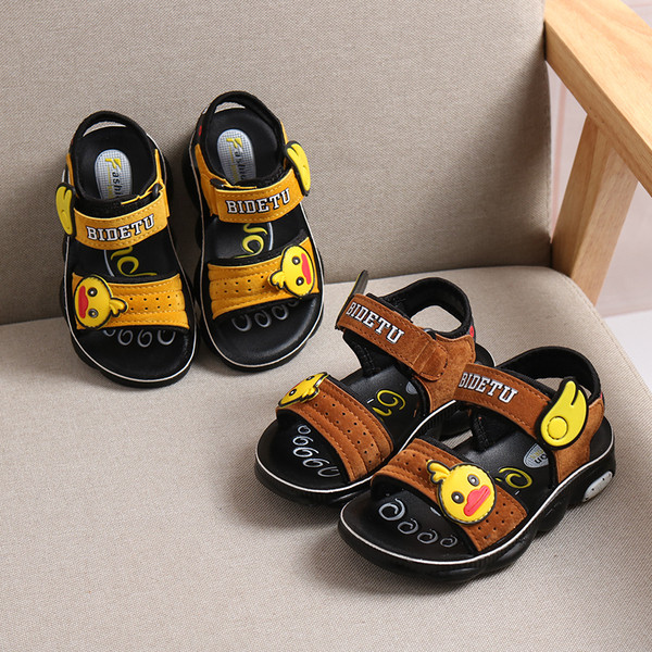 Modern gyerekszandál fiúknak 3D elemmel