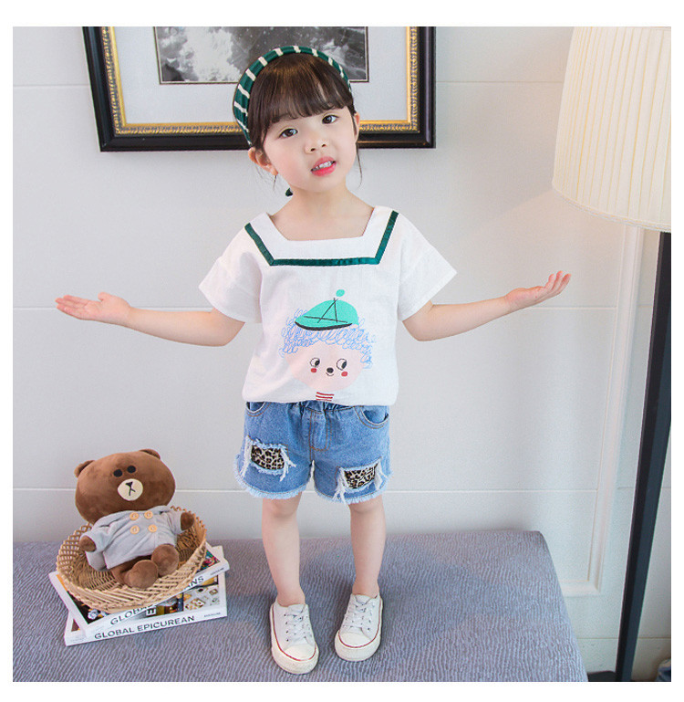 Fehér színű, rátéttel ellátott gyerekpóló lányoknak