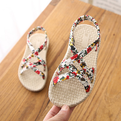Модерни детски сандали с флорални мотиви за момичета в три цвята
