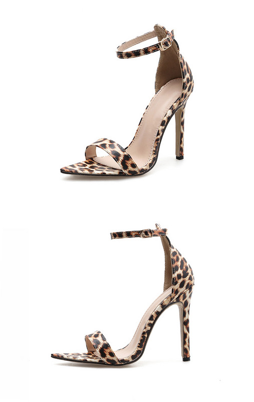 Κομψά γυναικεία σανδάλια με λεοπάρδαλη πριντ και λεπτό τακούνι