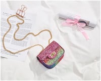 Μοντέρνα γυναικεία τσάντα με λαμπερά στοιχεία και μεταλλική αλυσίδα