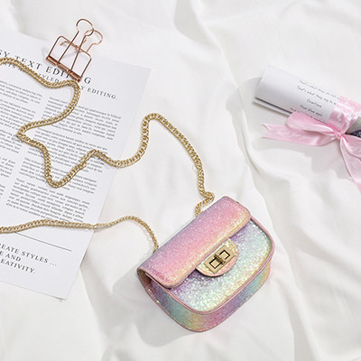 Μοντέρνα γυναικεία τσάντα με λαμπερά στοιχεία και μεταλλική αλυσίδα