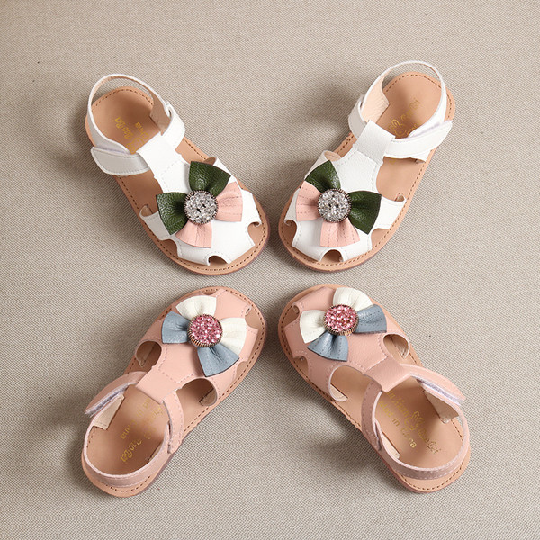 Sandale moderne pentru copii in alb si roz cu panglica si pietre