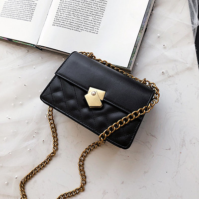 Öko bőrből készült modern női táska négy színben fém lánccal és fém csattal