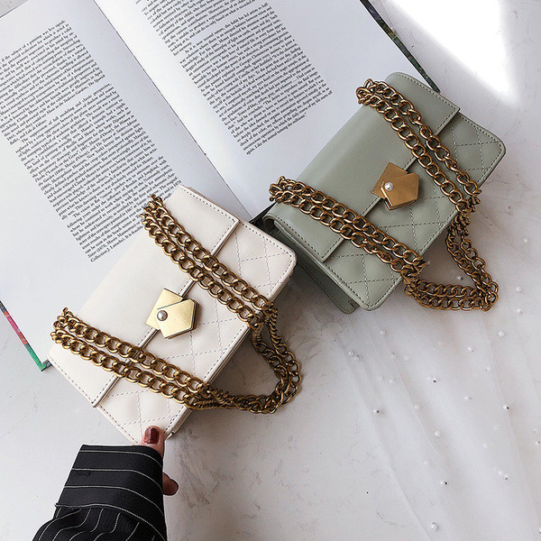 Öko bőrből készült modern női táska négy színben fém lánccal és fém csattal