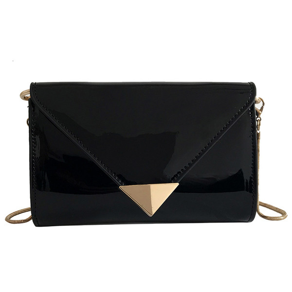 Geanta de dama eleganta din piele lacuita cu elemente metalice si maner lung metalic