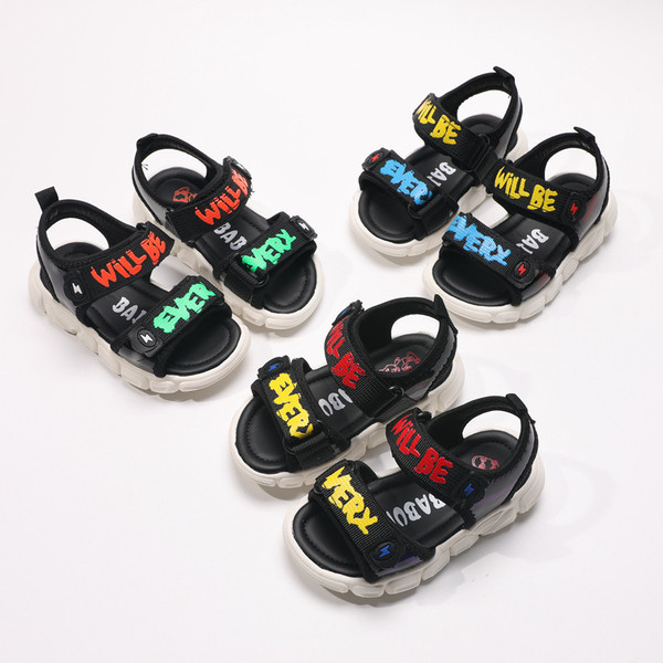 Modern gyerekszandál fiúknak három színben felirattal