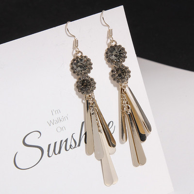 Modern hosszú fülbevaló színes kövekkel