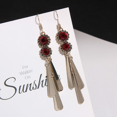 Modern hosszú fülbevaló színes kövekkel