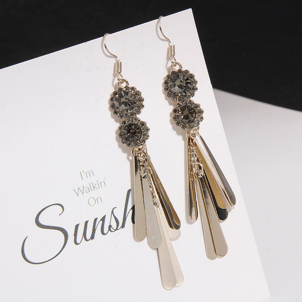 Modern hosszú fülbevaló színes kövekkel