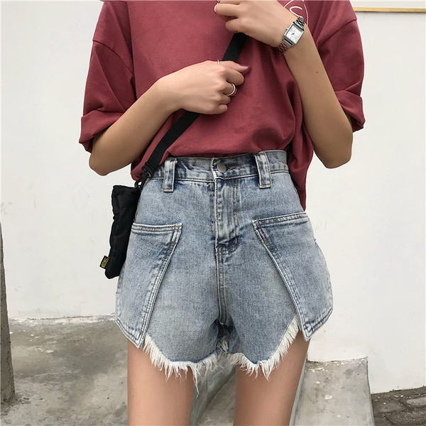 Magas derekú farmer rövidnadrág szakadt kék motívumokkal