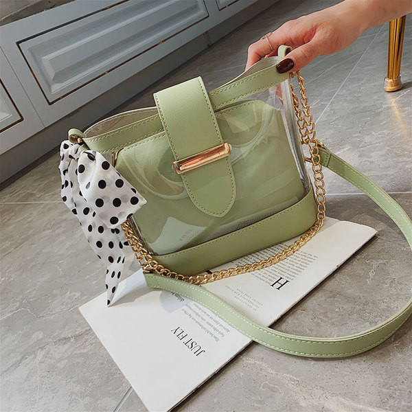 Stílusos női táska négy színben átlátszó huzattal és hosszú fémlánccal