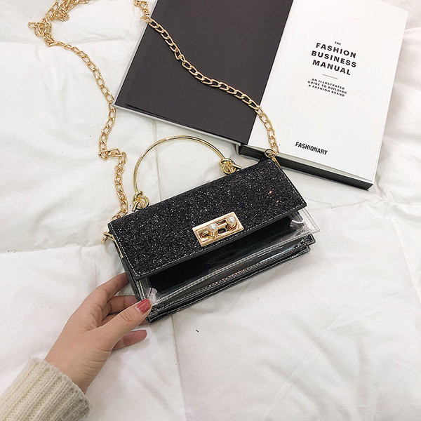 Κομψή γυναικεία τσάντα με λαμπερά στοιχεία και διαφανή  κάλλυμα με μεγάλη μεταλλική αλυσίδα