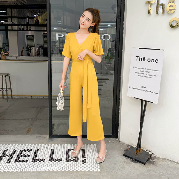 Stílusos női overall, fényes hatású fekete és sárga színben