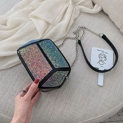 Geantă de damă modernă cu elemente strălucitoare în patru culori și un lanț metalic lung