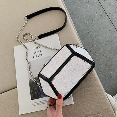 Geantă de damă modernă cu elemente strălucitoare în patru culori și un lanț metalic lung