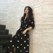 Alkalmi női ruha fekete színben, fehér pöttyökkel