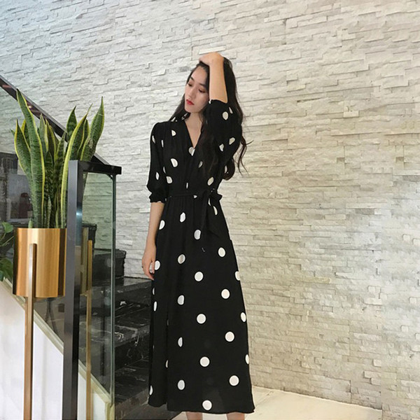 Alkalmi női ruha fekete színben, fehér pöttyökkel