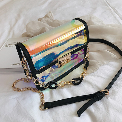 Geantă de damă modernă în culori fluide cu un lanț metalic lung