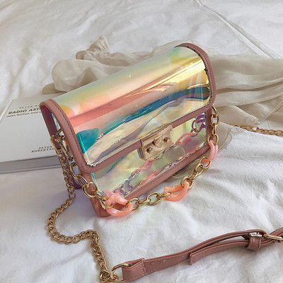Geantă de damă modernă în culori fluide cu un lanț metalic lung
