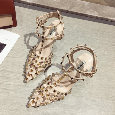 Μοντέρνα γυναικεία παπούτσια με ψηλά τακούνια με τρουξ- ένα μυτερό μοντέλο