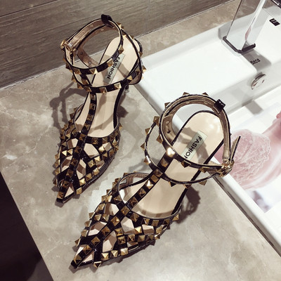 Μοντέρνα γυναικεία παπούτσια με ψηλά τακούνια με τρουξ- ένα μυτερό μοντέλο