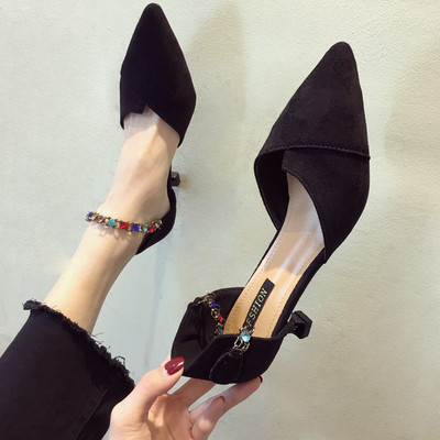 Modern női cipő extravagáns sarokkal, két színben